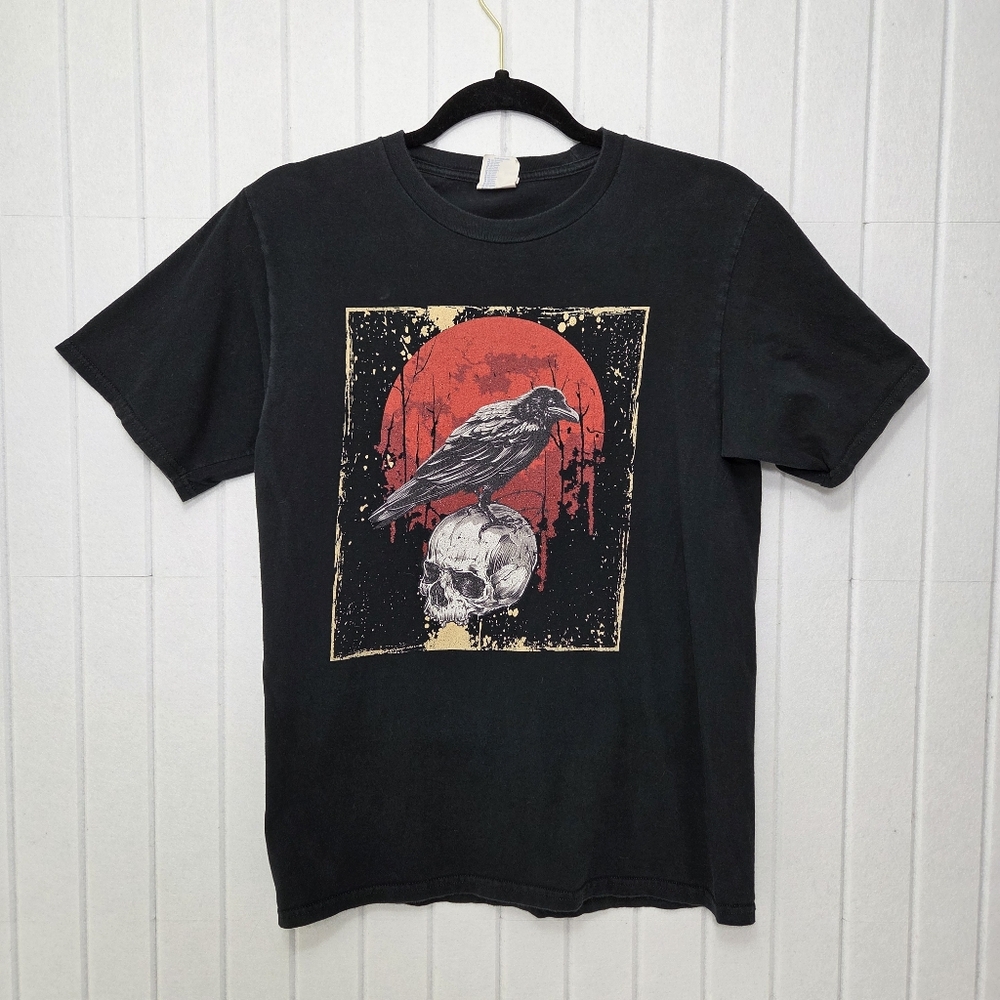 Port and Company Horror Tee Halloween Crow, Skull Red and White Graphic Size S